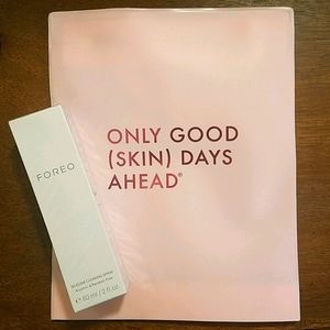 NWT Foreo Cleansing Spray & Soko Glam Pouch